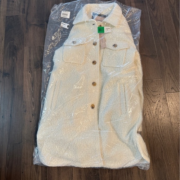 NWT Size Large White Teddy Shacket - Picture 3 of 6